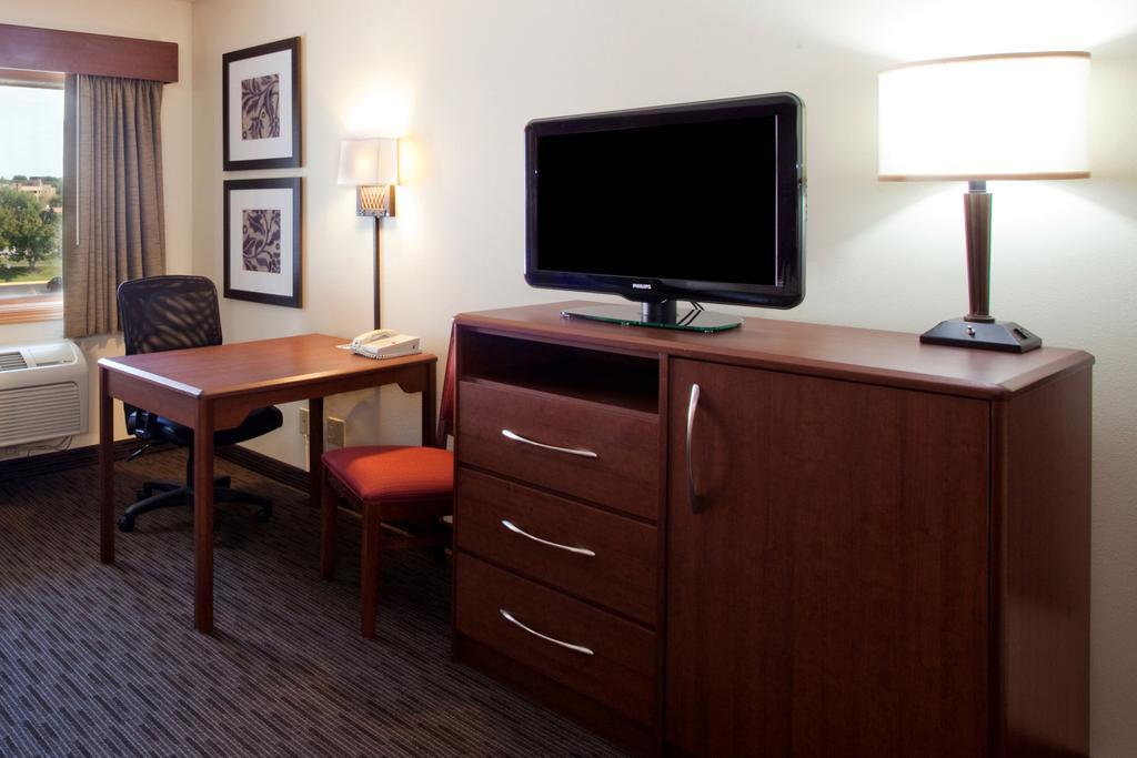Baymont By Wyndham Kasson Rochester Area Room photo